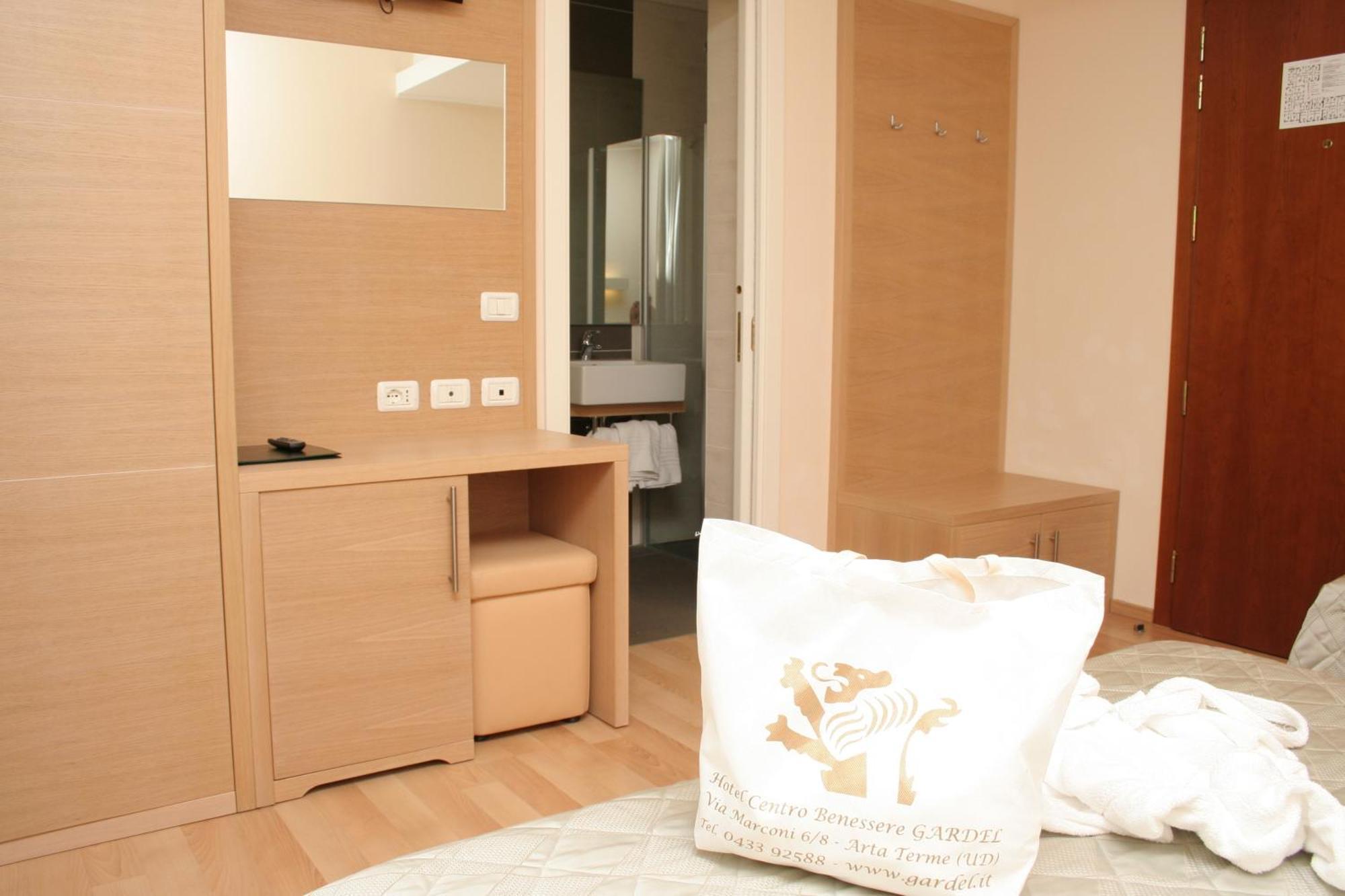 Hotel Centro Benessere Gardel อาร์ตา แตร์เม ภายนอก รูปภาพ