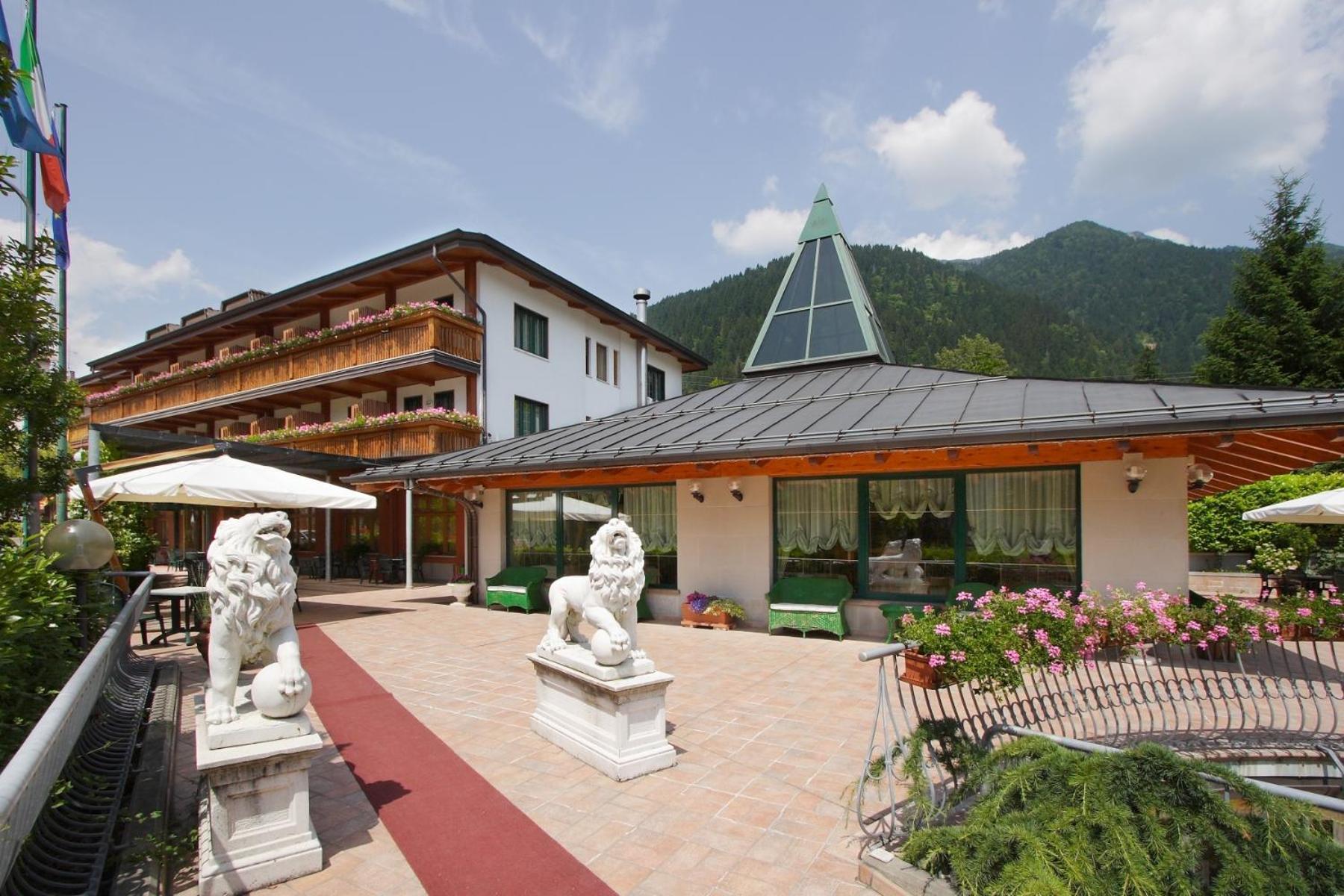 Hotel Centro Benessere Gardel อาร์ตา แตร์เม ภายนอก รูปภาพ