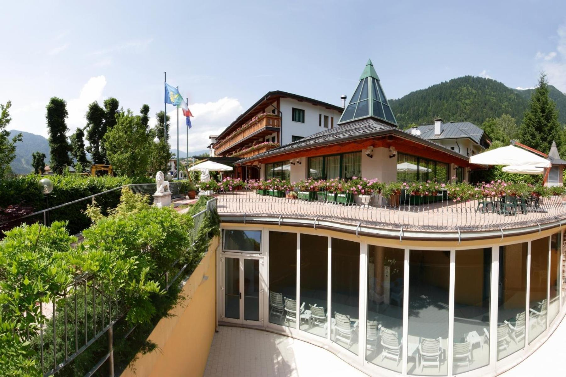 Hotel Centro Benessere Gardel อาร์ตา แตร์เม ภายนอก รูปภาพ