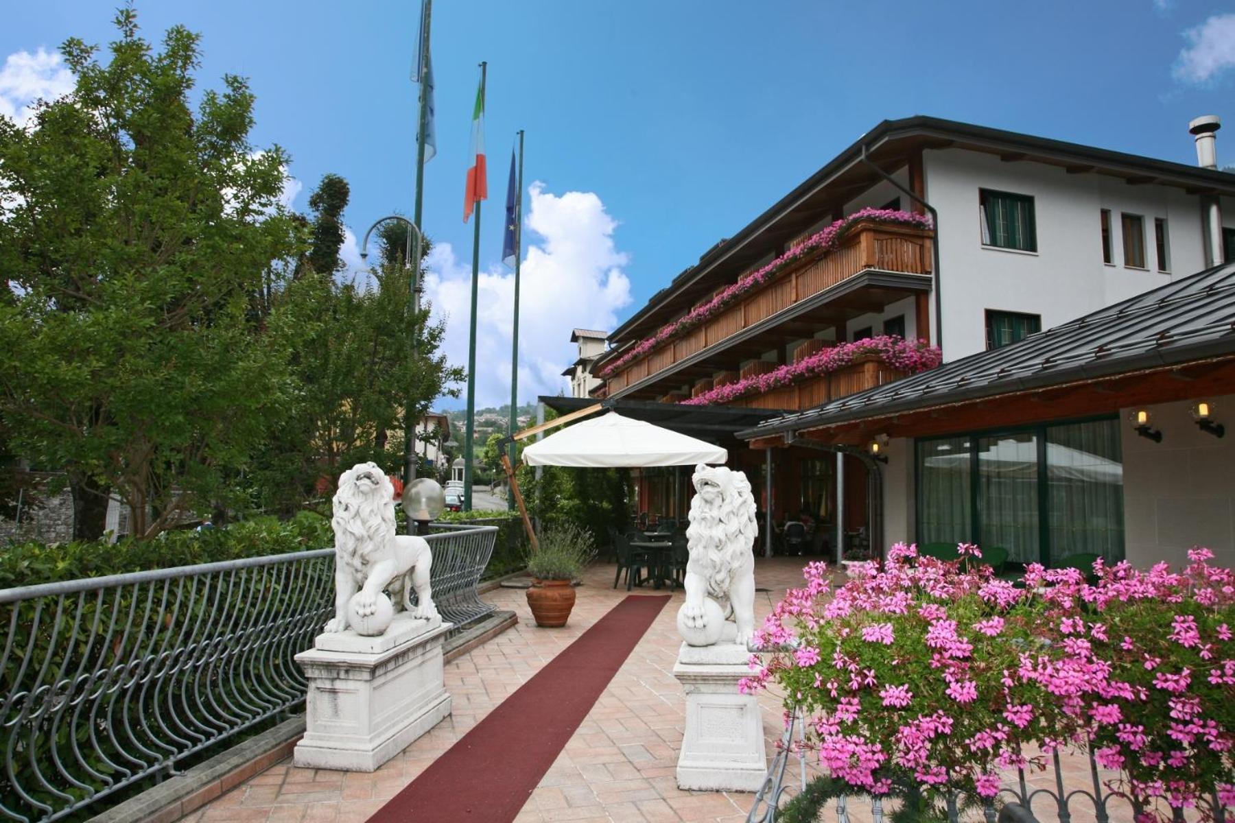 Hotel Centro Benessere Gardel อาร์ตา แตร์เม ภายนอก รูปภาพ